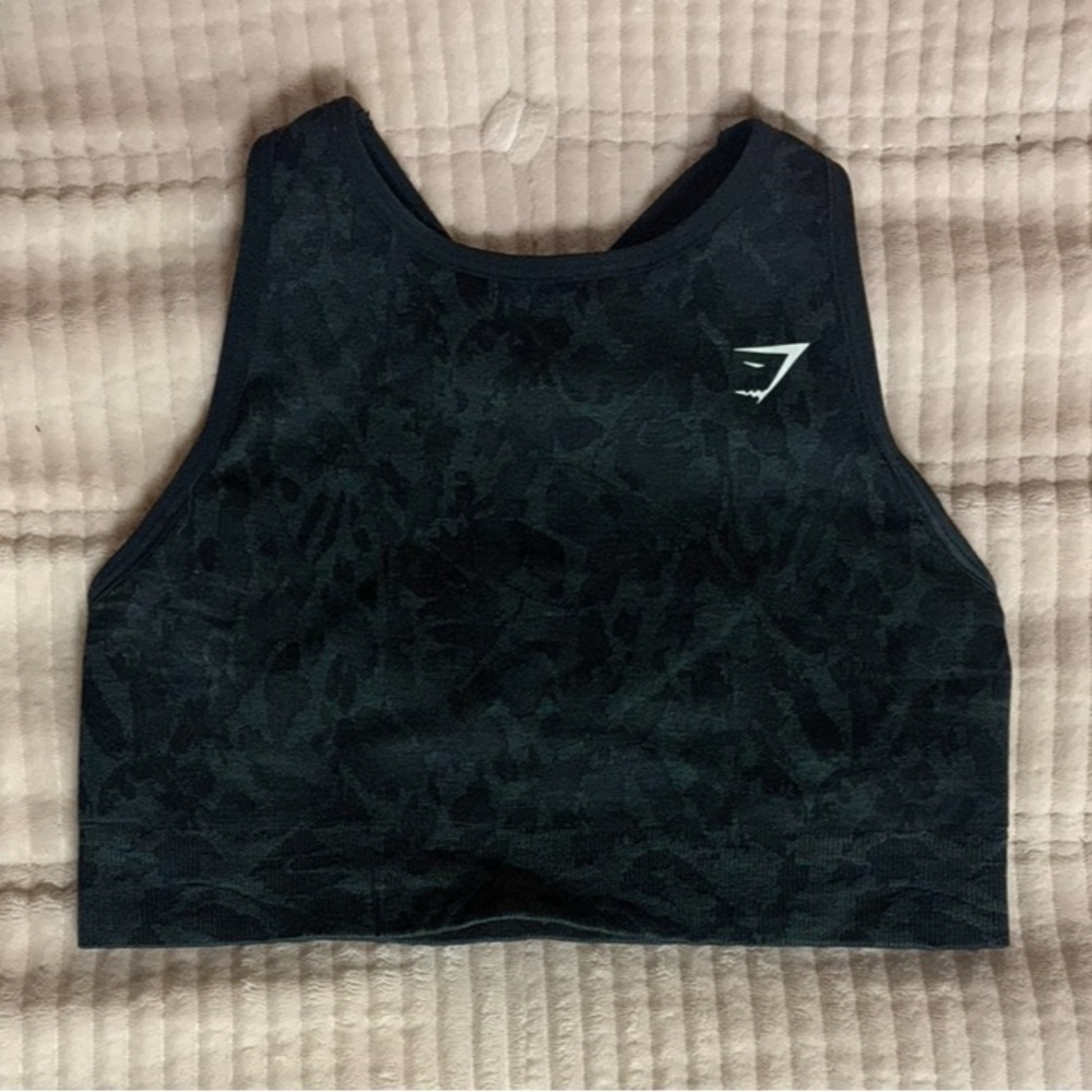 Gymshark Black fitted cropped workout shirt